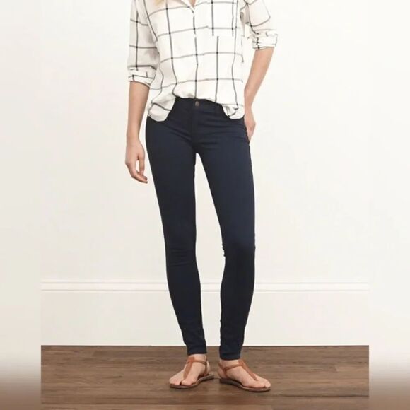 Abercrombie & Fitch Denim - ✨HP✨Dark Grey A&F Skinny Jeans✨